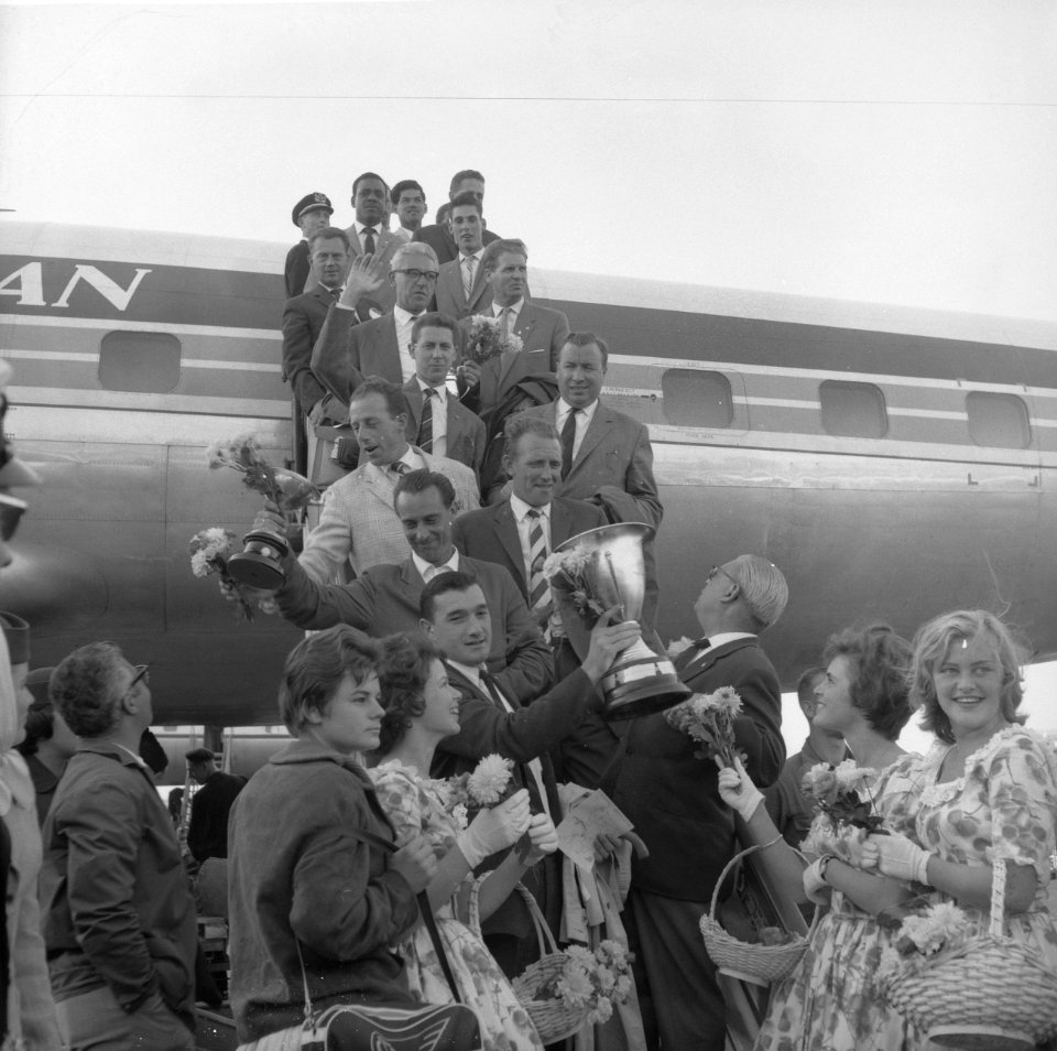 Aankomst honkbalteam uit Barcelona op Schiphol, Bestanddeelnr 911-6301