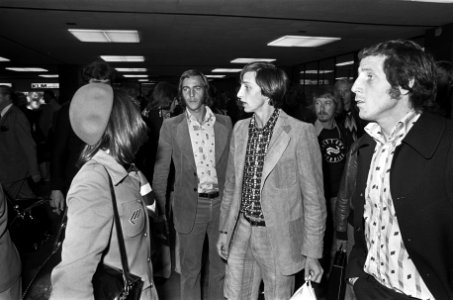 Aankomst Nederlands elftal uit Helsinki Cruijff en Neeskens op Schiphol, Bestanddeelnr 927-4766