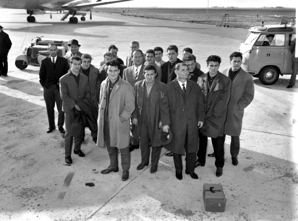 Aankomst elftal Yjpest op Schiphol, Bestanddeelnr 913-1262