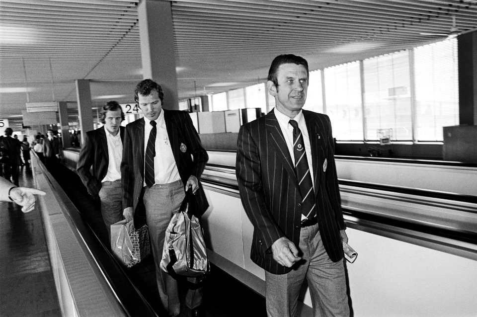 Aankomst Nederlands Elftal op Schiphol terug van Europese Kampioenschappen Itali, Bestanddeelnr 930-8831