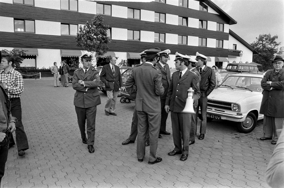 Aankomst Nederlands elftal in Hiltrup ( West Duitsland ) WK voetbal 1974 bewaki, Bestanddeelnr 927-2510