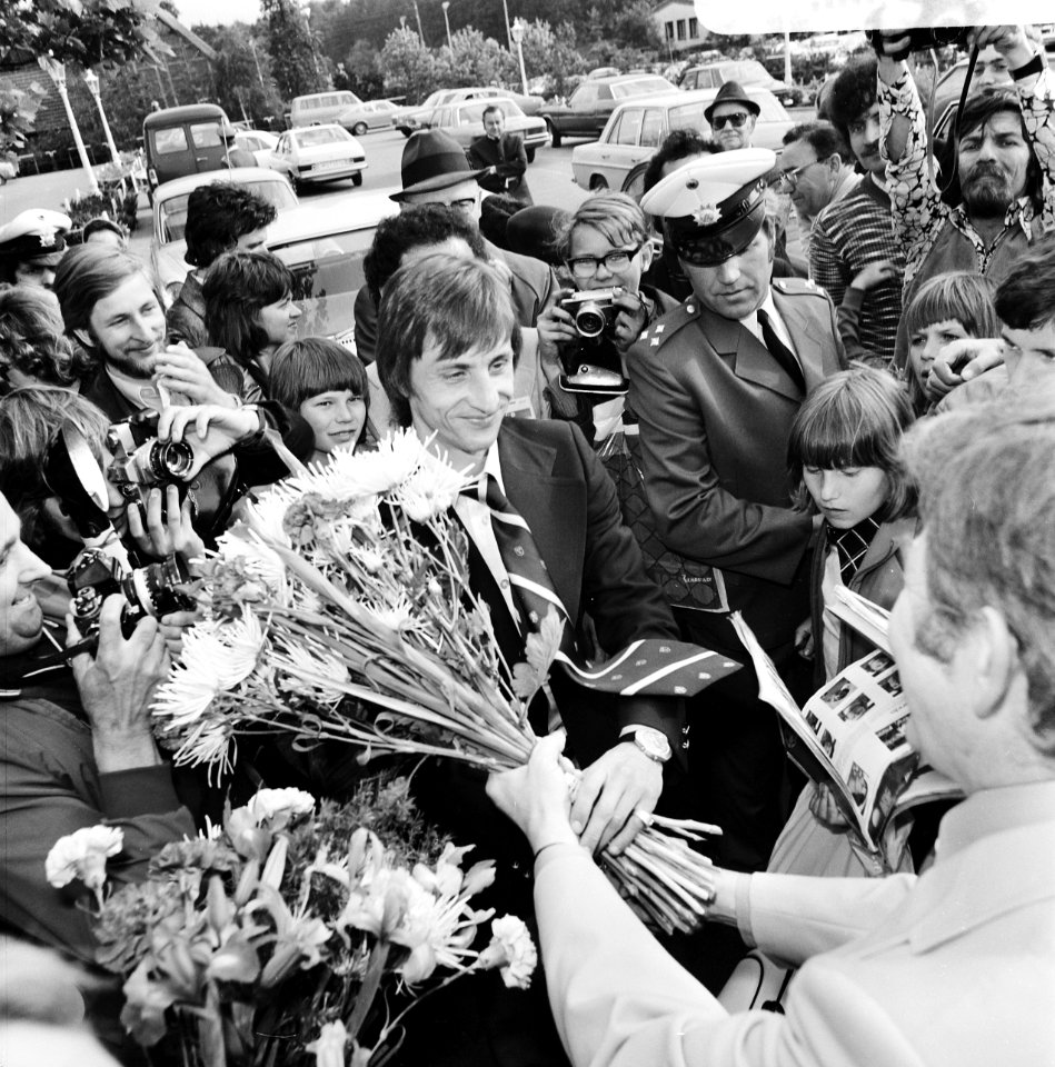 Aankomst Nederlands elftal in Hiltrup ( West Duitsland ) WK voetbal 1974 Johan , Bestanddeelnr 927-2503