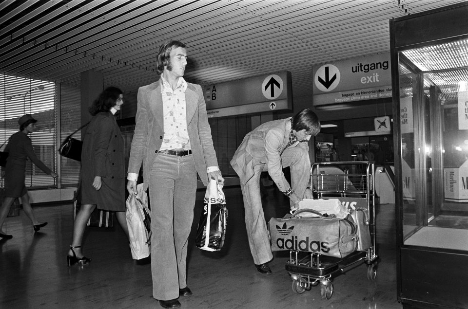 Aankomst Nederlands elftal uit Helsinki Cruijff en Neeskens op Schiphol, Bestanddeelnr 927-4767