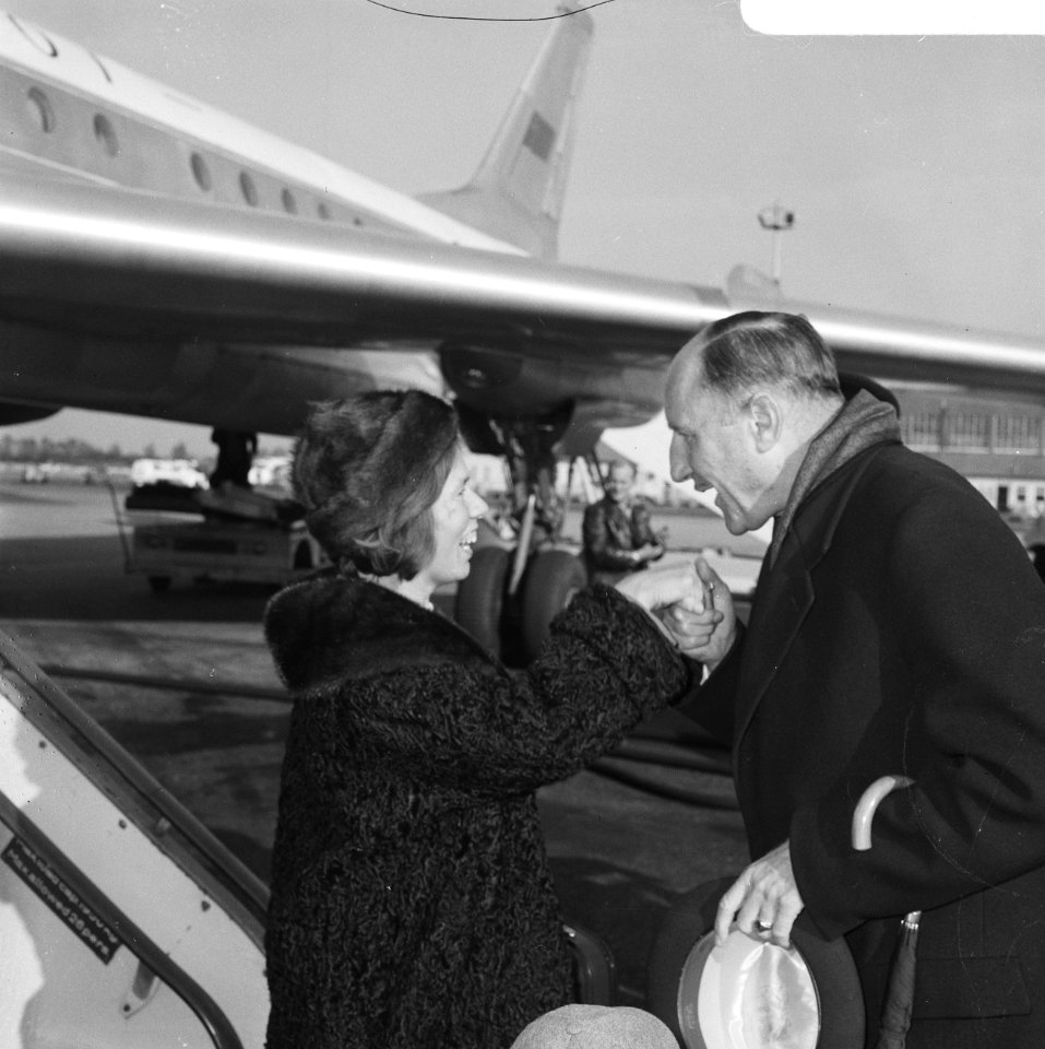 Aankomst en vertrek, ministers, diplomaten, Luns, J.A.M.H., Bestanddeelnr 919-7403