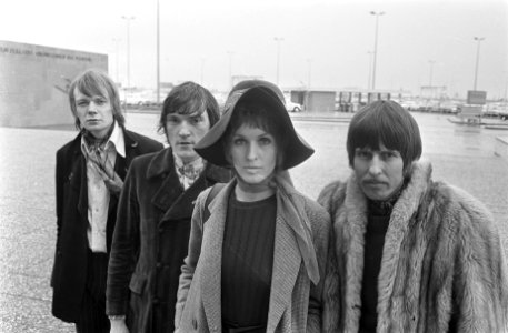 Aankomst Engelse popzangeres Julie Driscoll op Schiphol, Bestanddeelnr 921-2974