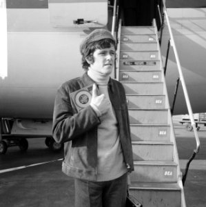 Aankomst Engelse zanger Donovan op Schiphol (optreden in fanclub), Bestanddeelnr 918-7454