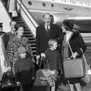 Aankomst en vertrek, ministers, diplomaten, Luns, J.A.M.H., Bestanddeelnr 919-7404
