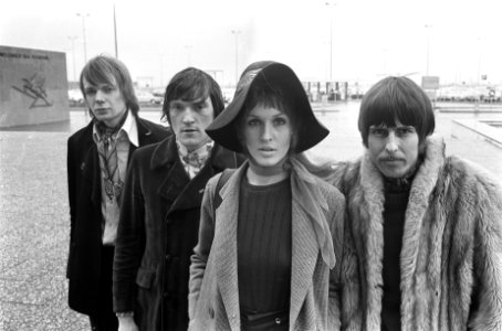 Aankomst Engelse popzangeres Julie Driscoll op Schiphol, Bestanddeelnr 921-2975