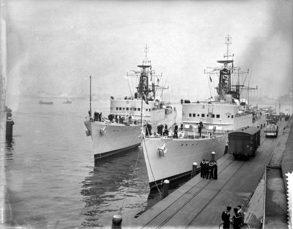 Aankomst Engelse Dartmouth-training squadron in Amsterdam, Bestanddeelnr 909-0230