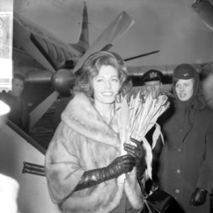 Aankomst Mrs. America 1966 , Alice Buehner op Schiphol, Bestanddeelnr 918-6888