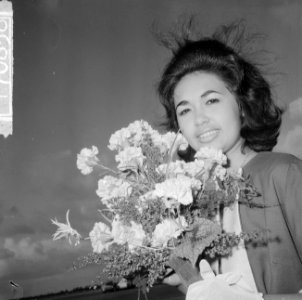 Aankomst Miss Suriname , mejuffrouw Norma Chin Ten Foen op Schiphol, Bestanddeelnr 917-0858