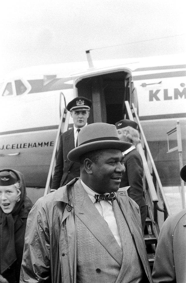 Aankomst Minister van Financien uit Liberia Charles D Sherman op Shiphol om de , Bestanddeelnr 911-4958