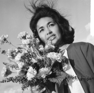 Aankomst Miss Suriname , mejuffrouw Norma Chin Ten Foen op Schiphol, Bestanddeelnr 917-0859