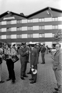 Aankomst Nederlands elftal in Hiltrup ( West Duitsland ) WK voetbal 1974 bewaki, Bestanddeelnr 927-2512