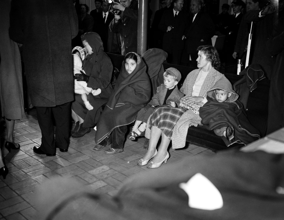 Aankomst Nederlanders per BOAC op Schiphol, Bestanddeelnr 909-1793