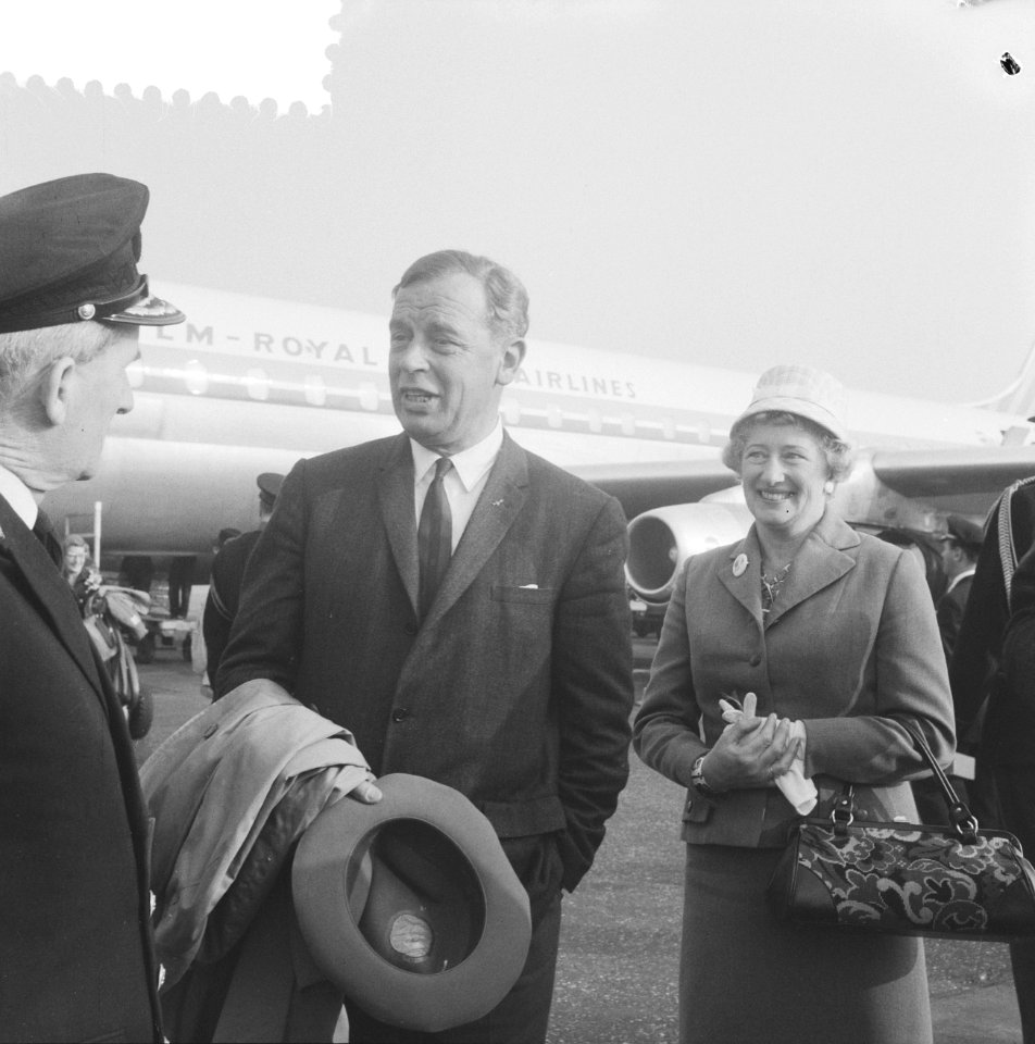 Aankomst Minister Visser op Schiphol, Bestanddeelnr 912-4192