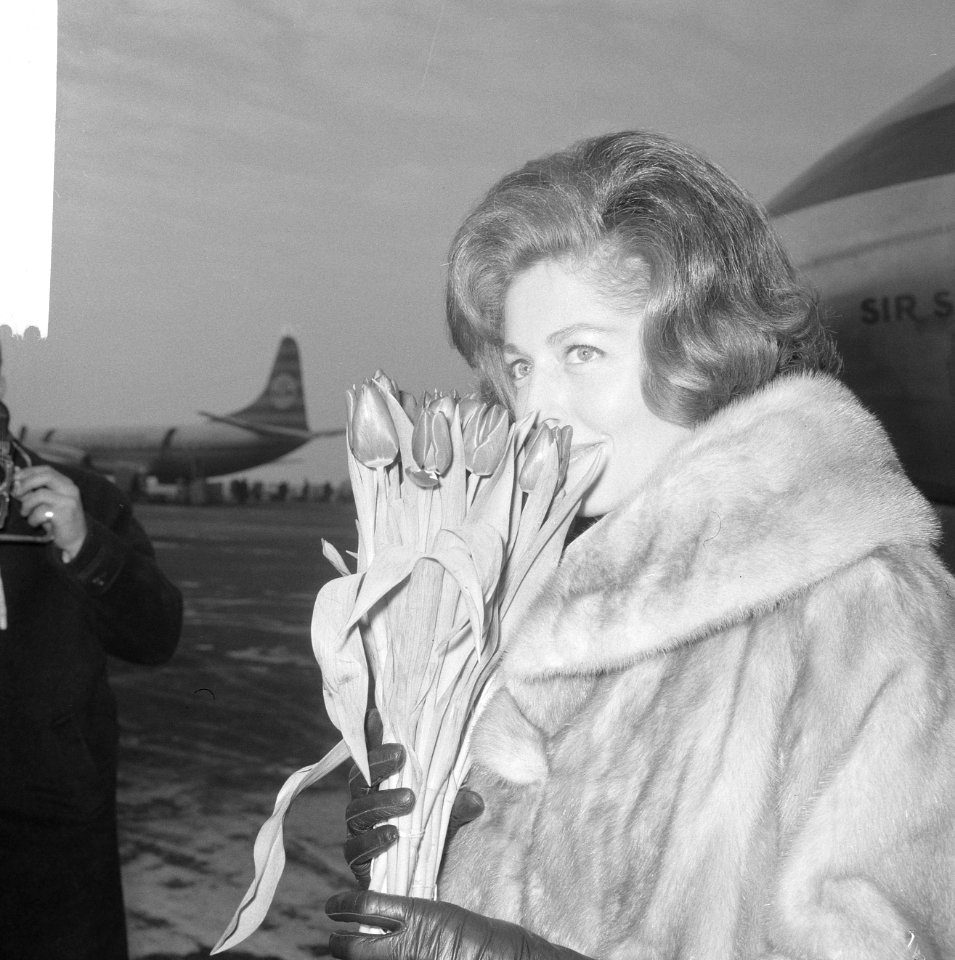 Aankomst Mrs. America 1966 , Alice Buehner op Schiphol, Bestanddeelnr 918-6889