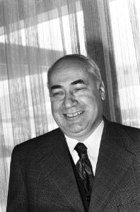 Aankomst nieuwe Russische ambassadeur V. S. Tolstikov op Schiphol V. S. Tolstik, Bestanddeelnr 930-1230