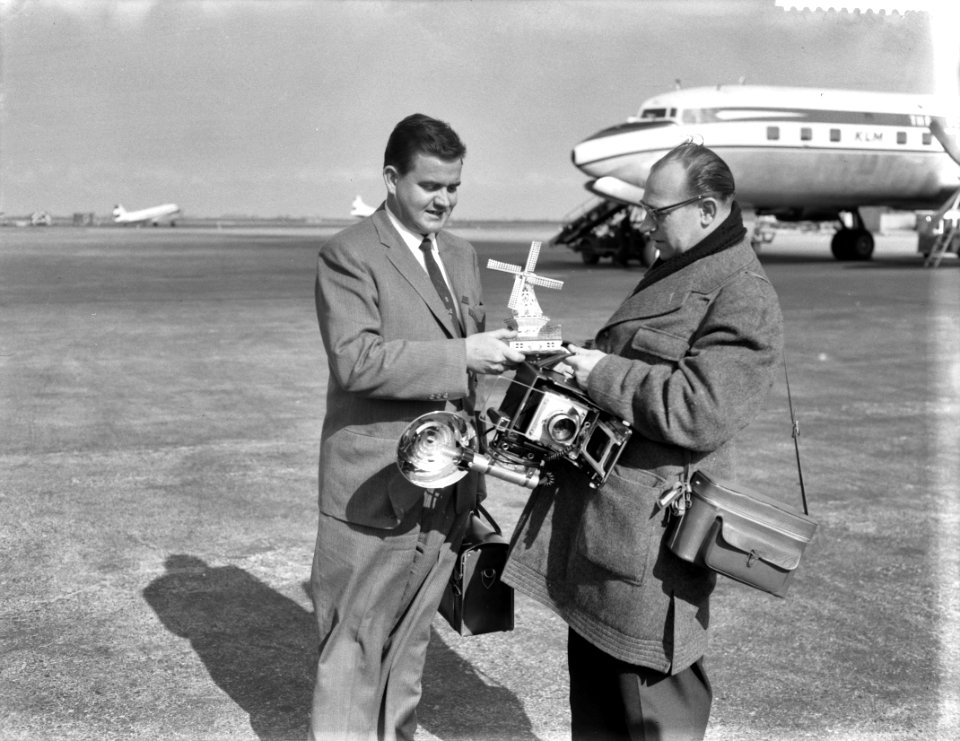 Aankomst Douglas Martin , winnaar World Press Photo op Schiphol, Bestanddeelnr 909-4844