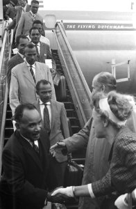 Aankomst Nieuw-Guinese delegatie op Schiphol, Bestanddeelnr 912-8562