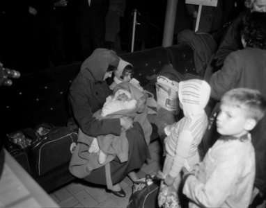 Aankomst Nederlanders per BOAC op Schiphol, Bestanddeelnr 909-1796