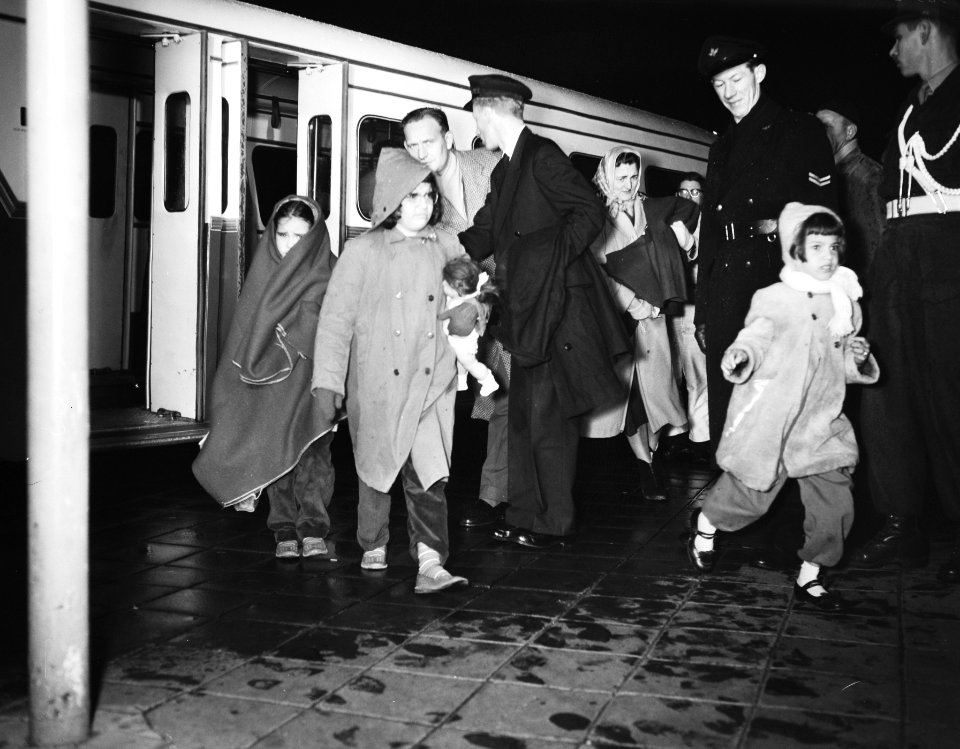 Aankomst Nederlanders per BOAC op Schiphol, Bestanddeelnr 909-1792