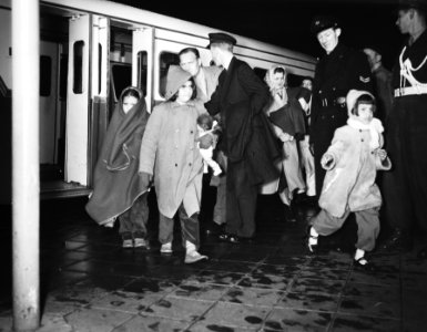 Aankomst Nederlanders per BOAC op Schiphol, Bestanddeelnr 909-1792