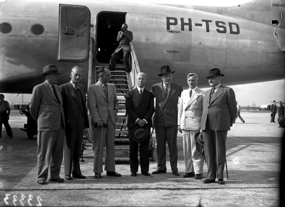 Aankomst dr. H. J. Nork op Schiphol, Bestanddeelnr 902-3333