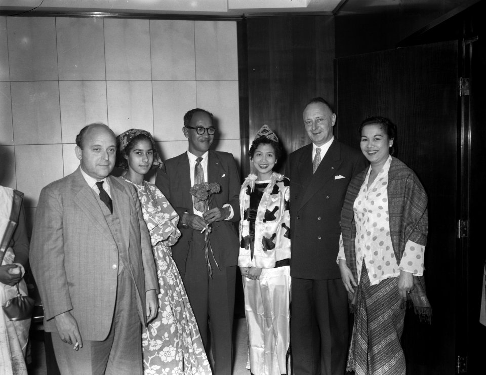 Aankomst nieuwe premier van Suriname, minister president S.D. Emanuels op Schiph, Bestanddeelnr 909-9505