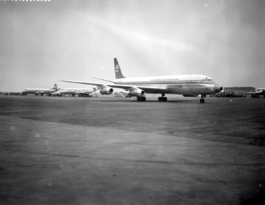 Aankomst eerste KLM DC8 op Schiphol, DC8 op het platform, Bestanddeelnr 911-1212