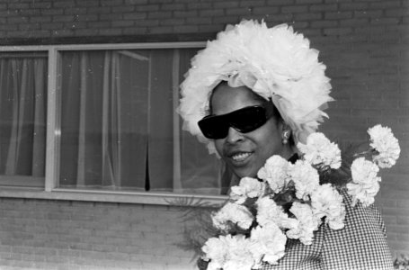 Aankomst Della Reese (Amerikaanse zangeres) op Schiphol, Bestanddeelnr 917-8628 photo