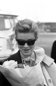 Aankomst Dolores Hart en Stephen Boyd op Schiphol. Dolores Hart, Bestanddeelnr 912-6012