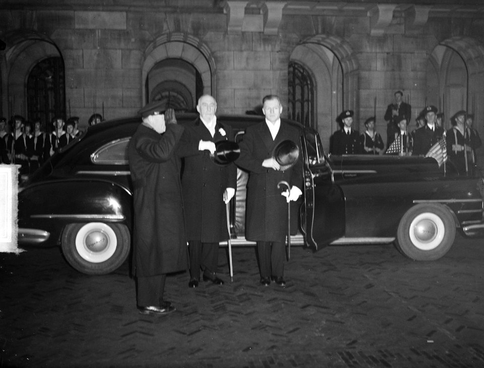 Aankomst Dr. Banch Amerikaanse Ambassade, Bestanddeelnr 903-1697
