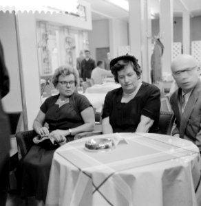 Aankomst deelneemsters landenschaaktoernooi te Emmen Olga Rubtsna (wereldkampio, Bestanddeelnr 908-9059