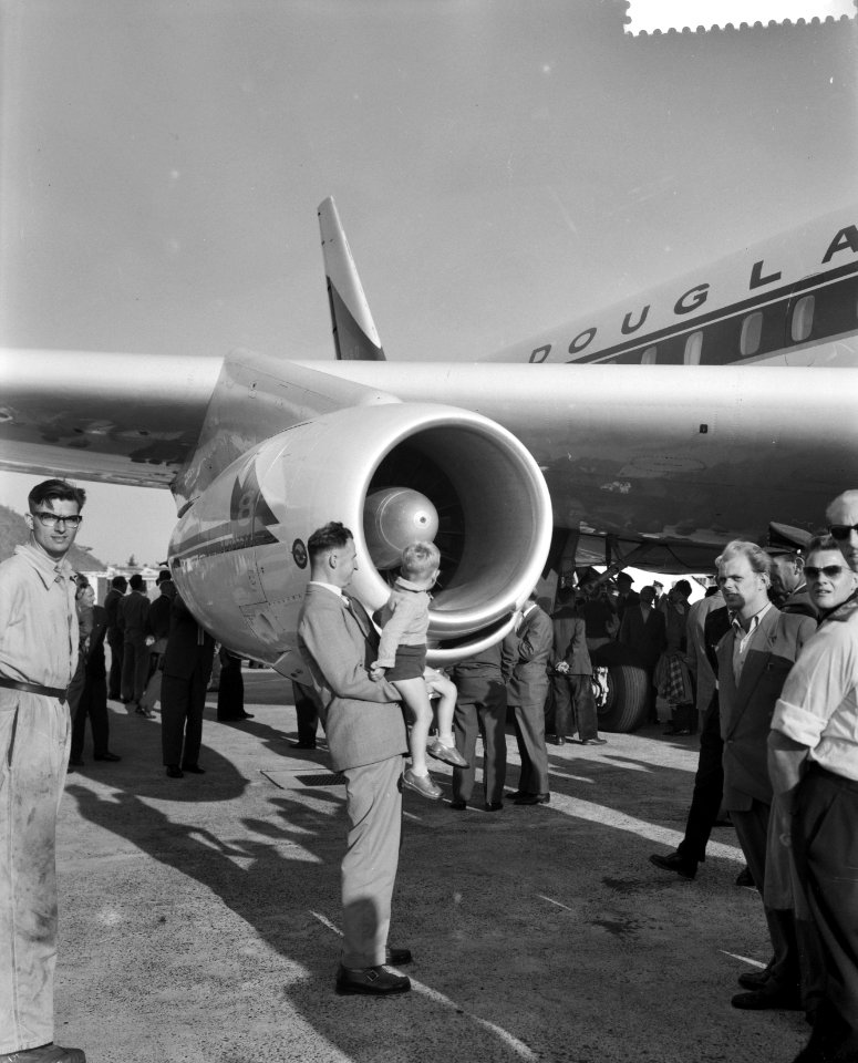 Aankomst DC8 op Schiphol, Bestanddeelnr 910-6415