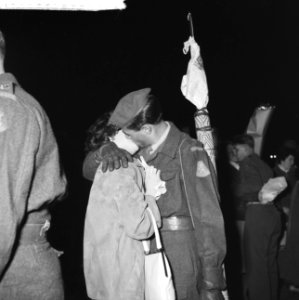 Aankomst eerste detachement van de eerste Suriname Compag te Amsterdam, soldaat , Bestanddeelnr 912-1340