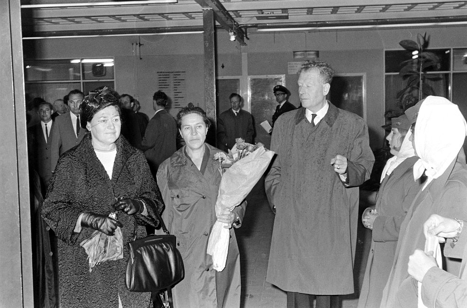 Aankomst delegatie Opperste Sovjet op Schiphol, Bestanddeelnr 919-2932