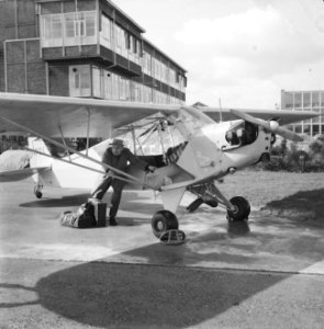 Aankomst Deens jurylid Lund Hansen, Bestanddeelnr 909-4759