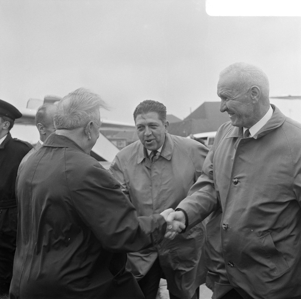 Aankomst delegatie Opperste Sovjet op Schiphol, Bestanddeelnr 919-2930