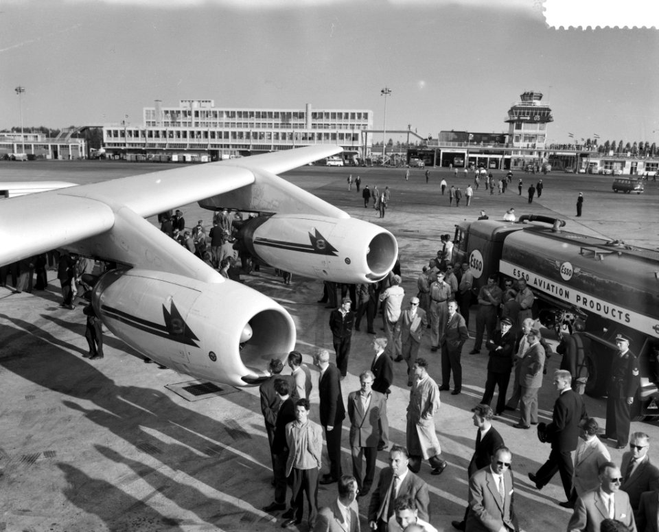 Aankomst DC8 op Schiphol, Bestanddeelnr 910-6417
