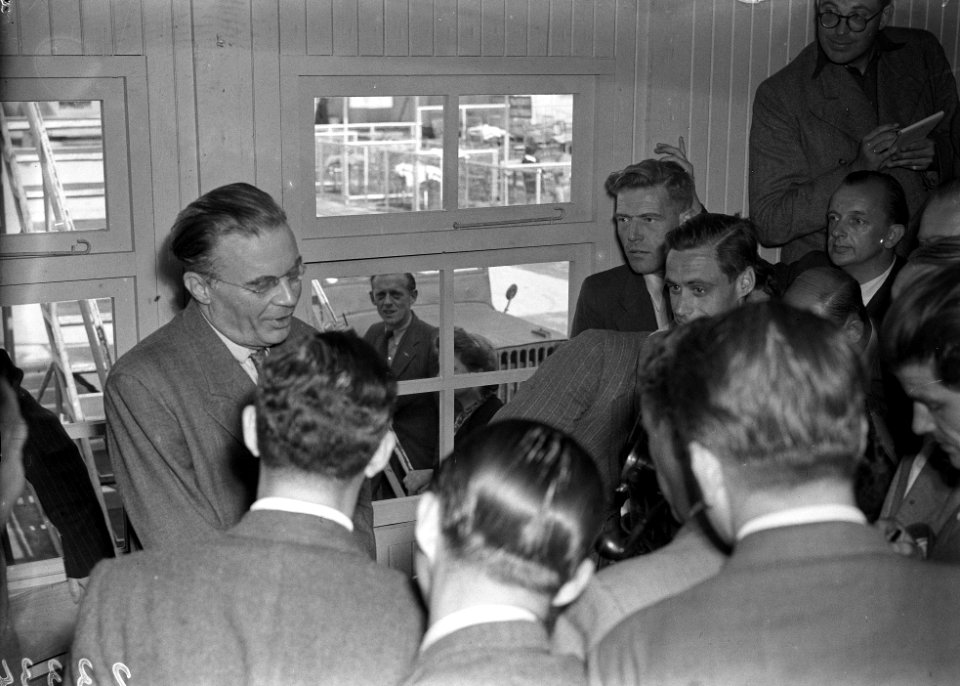 Aankomst dr. H. J. Nork op Schiphol, Bestanddeelnr 902-3334