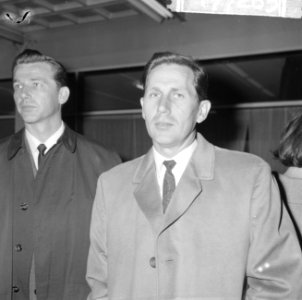 Aankomst Floyd Cramer (links) met The Anita Kerr Singers op Schiphol, Chet Atkin, Bestanddeelnr 917-7265