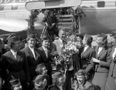 Aankomst filmacteur Gary Cooper op Schiphol, Bestanddeelnr 907-0725