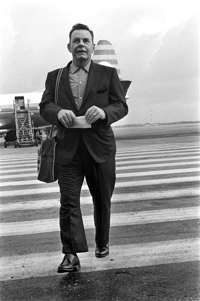 Aankomst Red Adair (the famous firefighter) op Schiphol, Bestanddeelnr 916-6259