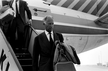 Aankomst ex-koning Leopold III van België (1901-1983) op Schiphol, Bestanddeelnr 918-3639