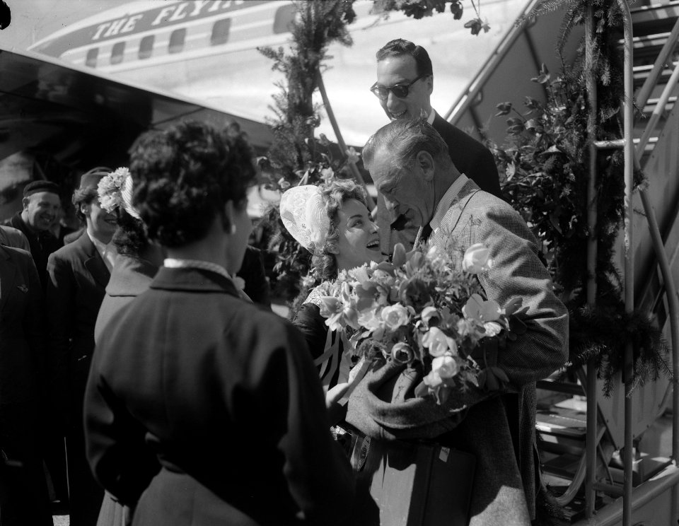 Aankomst filmacteur Gary Cooper op Schiphol, Bestanddeelnr 907-0724