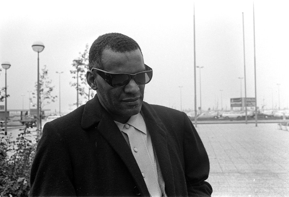 Aankomst Ray Charles (kop) op Schiphol Ray Charles, Bestanddeelnr 921-7411