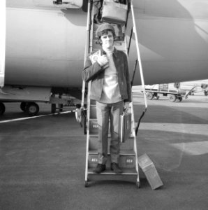 Aankomst Engelse zanger Donovan op Schiphol (optreden in fanclub), Bestanddeelnr 918-7456