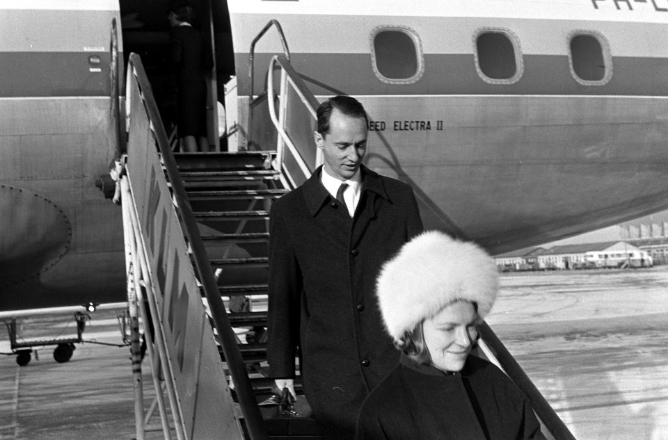 Aankomst prinses Irene en Hugo Carlos op Schiphol, prinses Irene en Hugo Carlos , Bestanddeelnr 918-6171