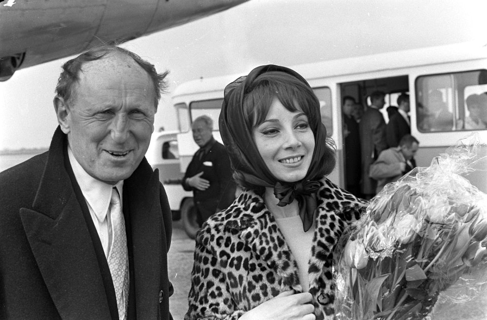 Aankomst regisseur Bourvil en filmster Andrea Parisy op Schiphol, Bestanddeelnr 920-1739
